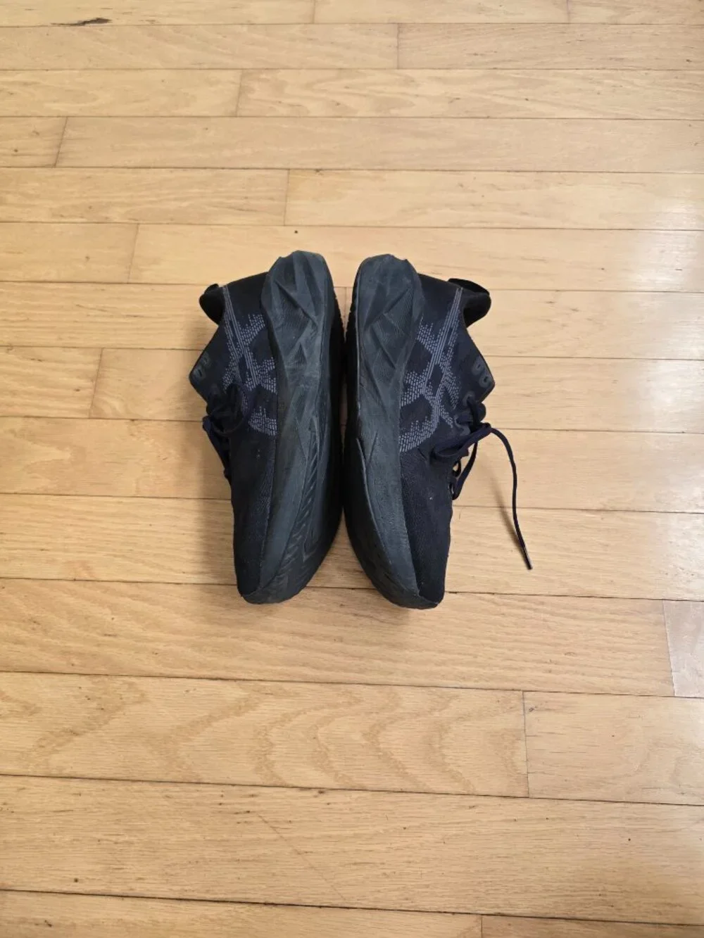 ASICS | Novablast 5 Monochrome Black Running Sneakers | MENS 11
